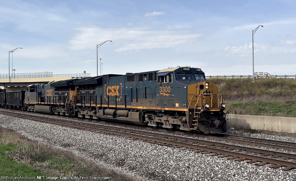 CSX 3300 leads B158.